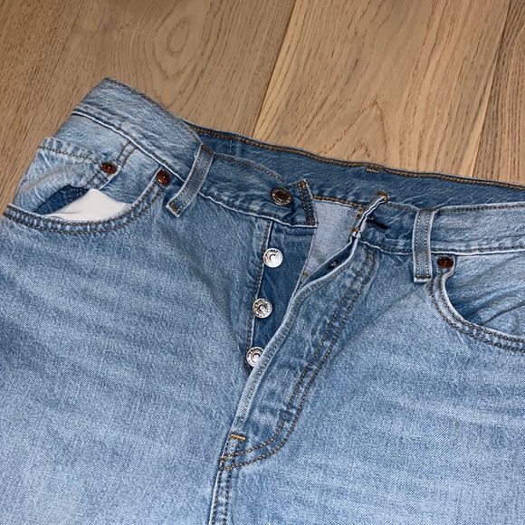 Levi’s 501 Distressed Straight Leg Lightwash Jeans sz. 28 - Picture 4 of 9